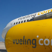 Vueling alcanza a Ryanair y amenaza su liderazgo en el aire